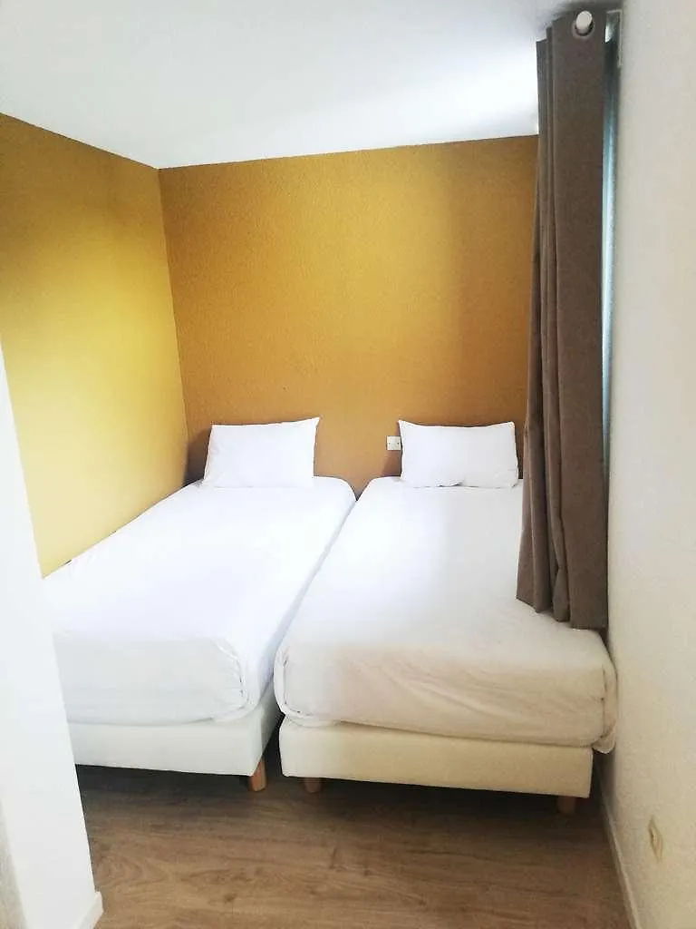 Brit Hotel Marseille Aeroport Mirabeau 2*,